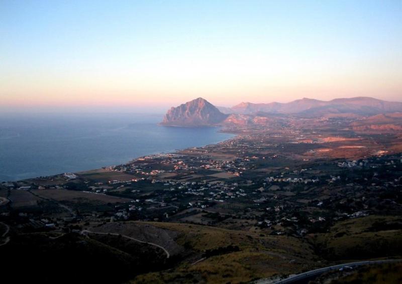 Leo Appartamenti Con Vista Panoramica Erice Extérieur photo